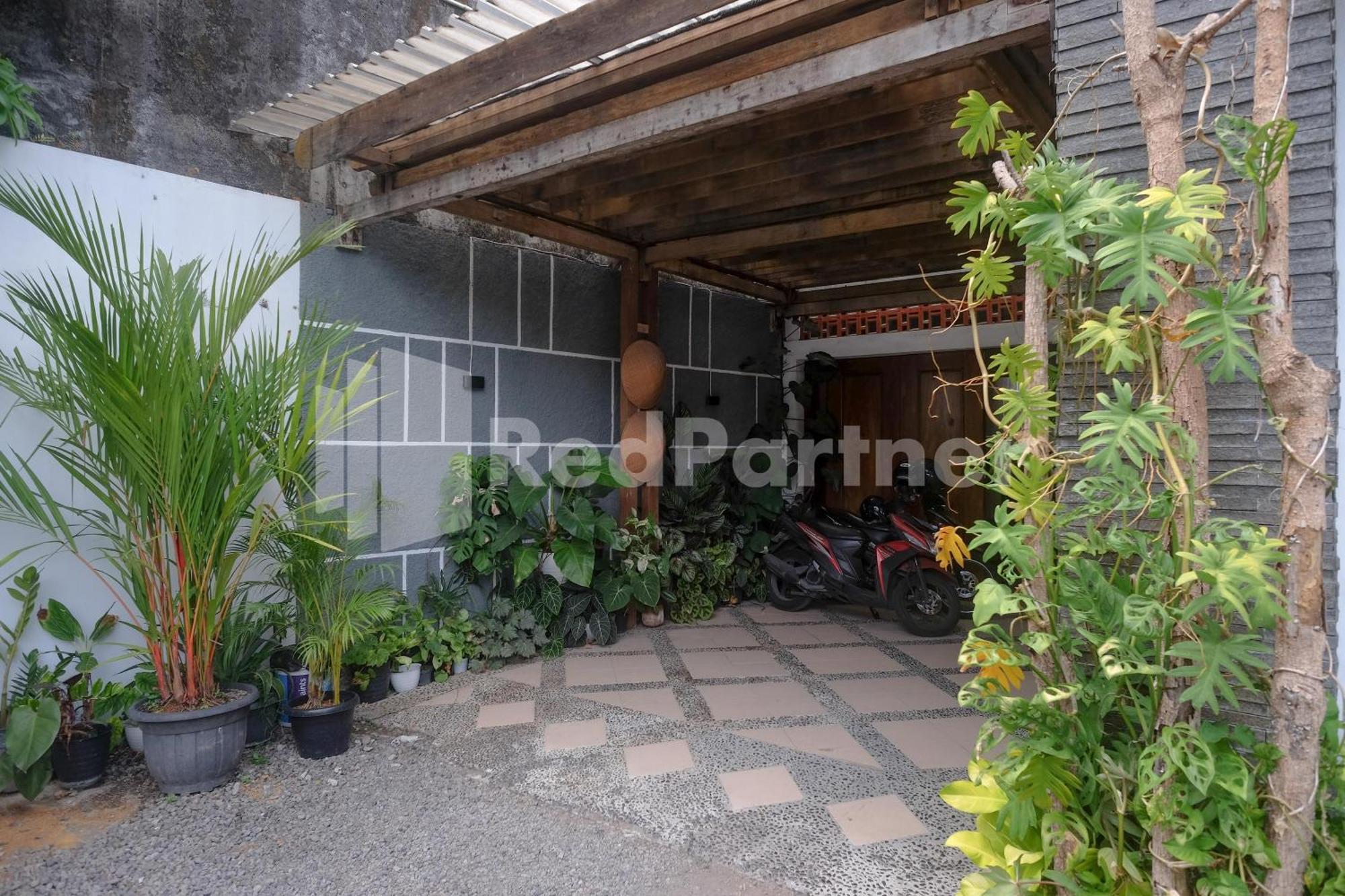 Ndliman House Near Ugm Jogja Mitra Reddoorz Kejayan Exterior foto